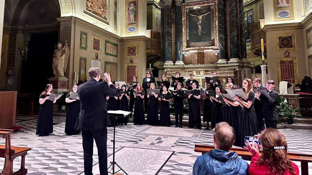State Chorale performing in the Basilica of San Lorenzo in Lucina, Rome. Photo credit: Patrick Fargier
